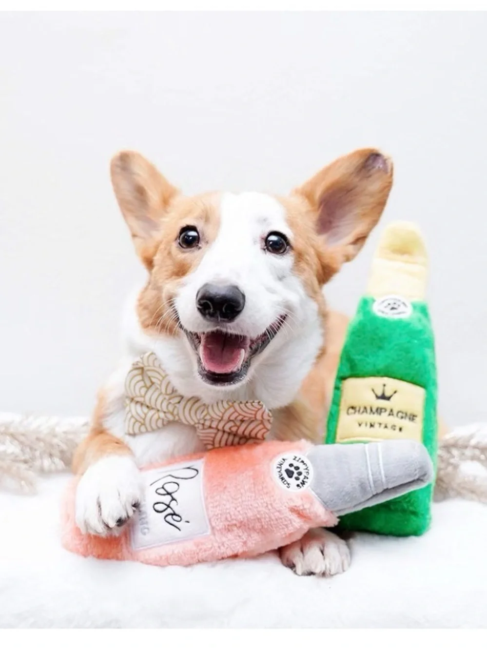 NWT ZippyPaws Happy Hour Crusherz Plush Wine Bottle Dog Toys